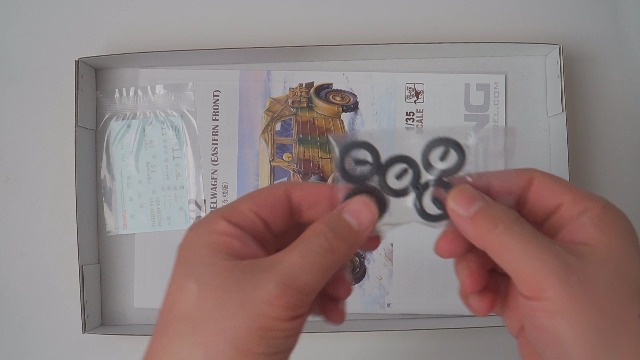 Amazon.com: Meng VS-016 German Pkw.K1 Kubelwagen Type 82 (Eastern